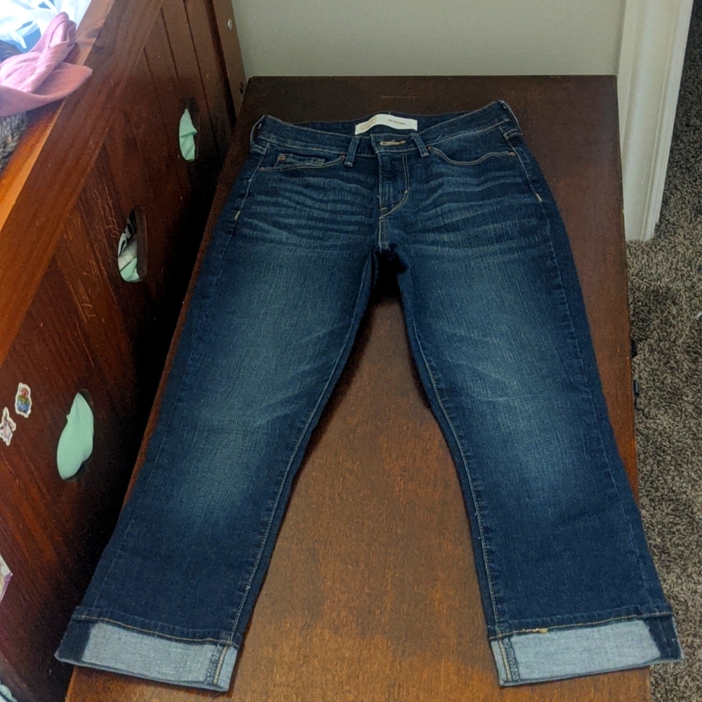 LEVI'S cuffed Capri jeans